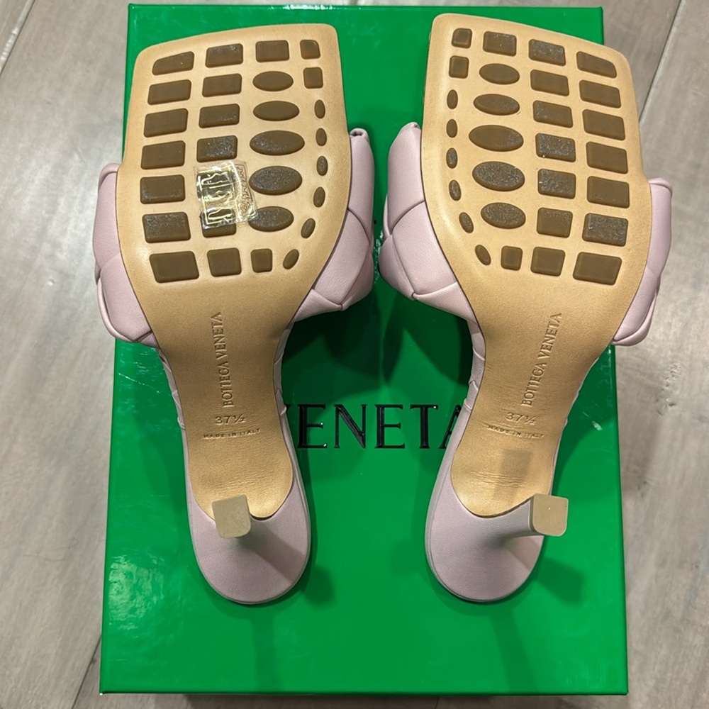 Bottega Veneta - The Lido Sandal - Color: Magnolia- Size: 37.5 - Picture 3 of 8